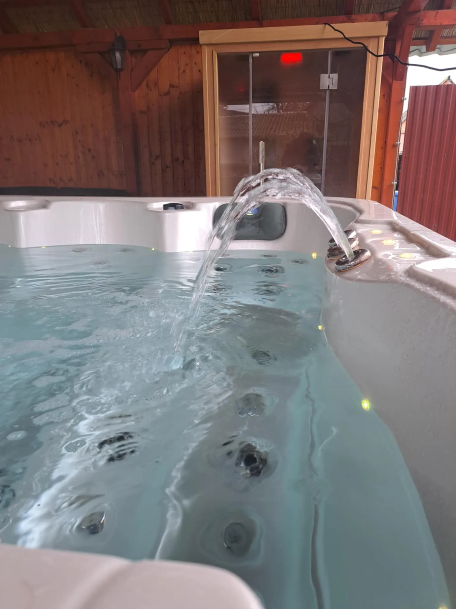 jakuzzi + infra szauna kabin