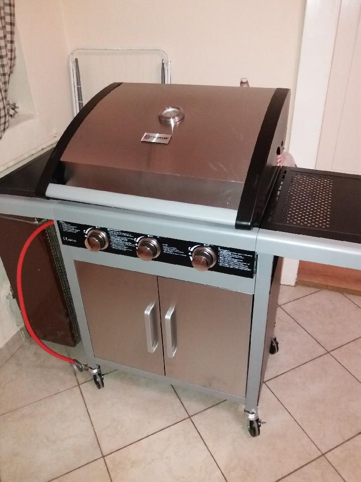 gázos grillkocsi